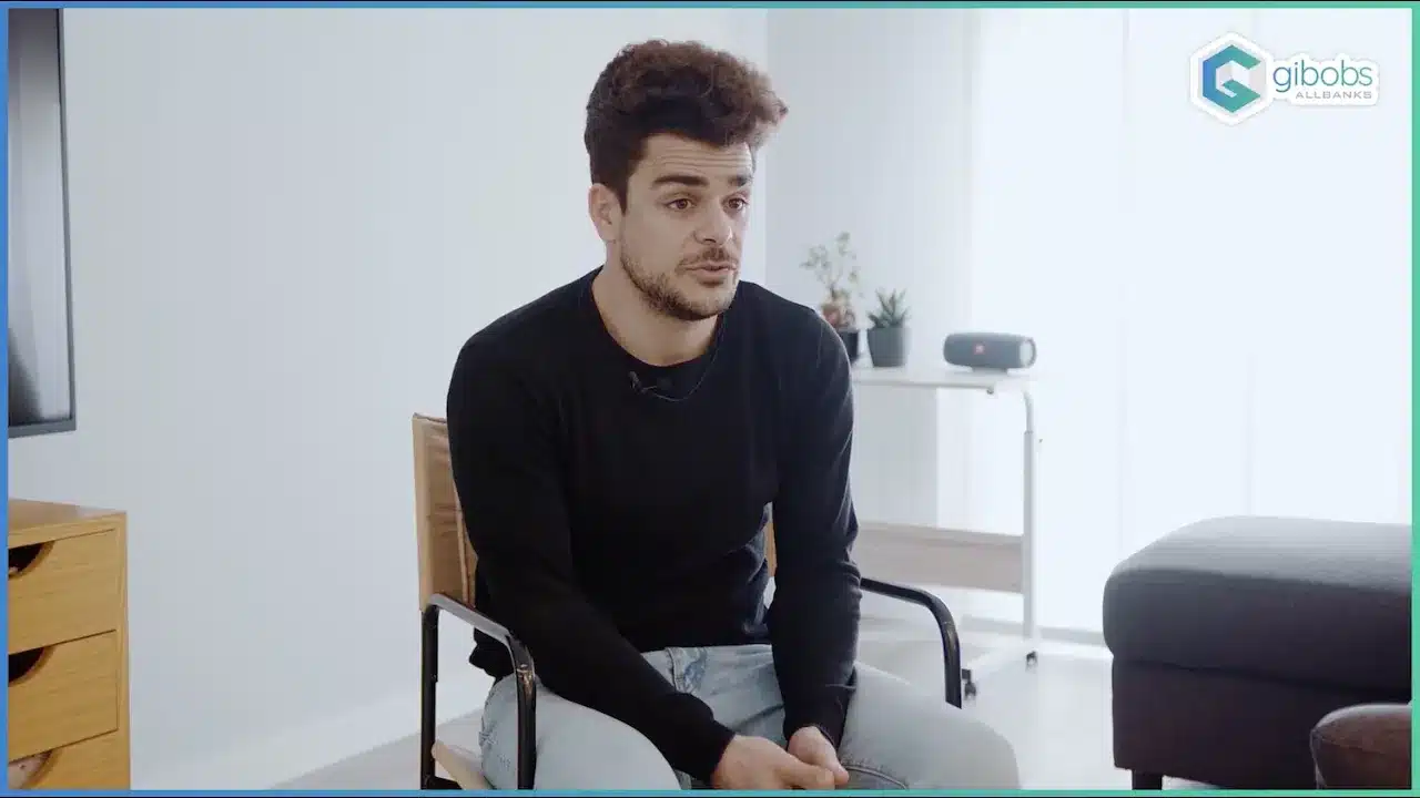 Álvaro, cliente de gibobs allbanks, en su testimonio en vídeo